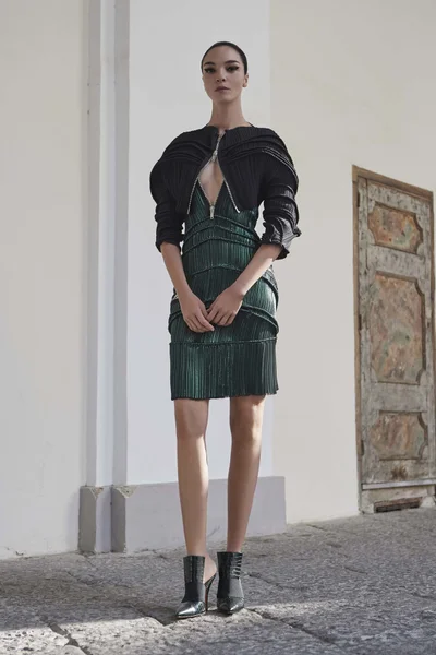 Look 10